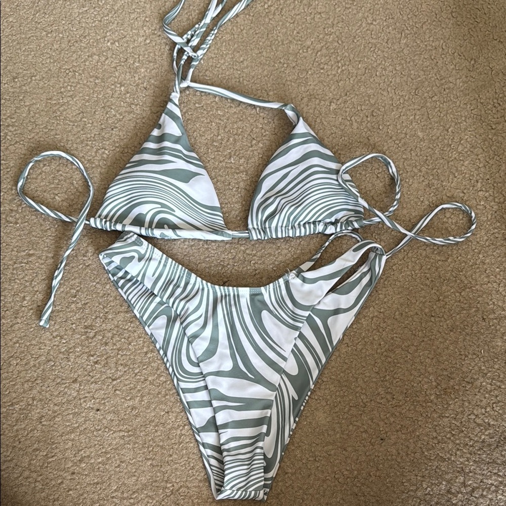 Stylish Swirl Print Bikini Set